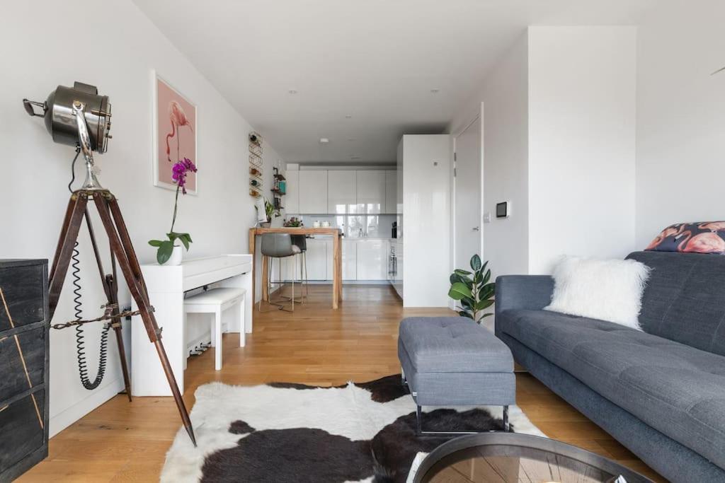 Modern New 1-Bedroom Home Stunning Views Londyn Zewnętrze zdjęcie